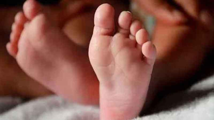 ‘আমি একজন হতভাগী, পরিস্থিতির স্বীকার হয়ে বাচ্চা রেখে গেলাম কেউ নিয়ে যাবেন’