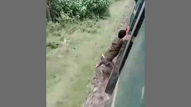 ট্রেন থেকে ফেলে হত্যাচেষ্টা: মতিউর রহমান গুরুতর আহত, মামলা নিতে গড়িমসি পুলিশের ট্রেন থেকে ফেলে হত্যাচেষ্টা: মতিউর রহমান গুরুতর আহত, মামলা নিতে গড়িমসি পুলিশের