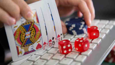 সমাজে নীরব মহামারি অনলাইন জুয়া, নিঃস্ব ও পাগলপ্রায় তরুণরা