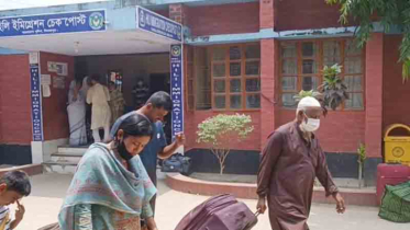 ভারতে করোনা বাড়ায় হিলি স্থলবন্দরে সতর্কতা, স্বাস্থ্য পরীক্ষা ও মাস্ক বাধ্যতামূলক