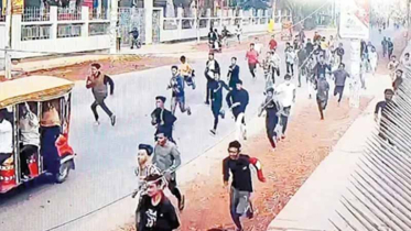 কুমিল্লায় থামছে না কিশোর গ্যাং, অস্ত্রের মহড়া থেকে খুনে জড়াচ্ছে তরুণেরা