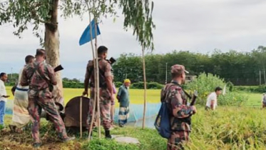 দিল্লি থেকে হাত-চোখ বেঁধে তাকে তোলা হয় উড়োজাহাজে, পরে বাংলাদেশ সীমান্ত পার করে দেয়া হয়