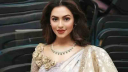 জামিনে মুক্ত হয়ে স্বজনের সাথে বাড়ি ফিরলেন চিত্রনায়িকা নুসরাত ফারিয়া
