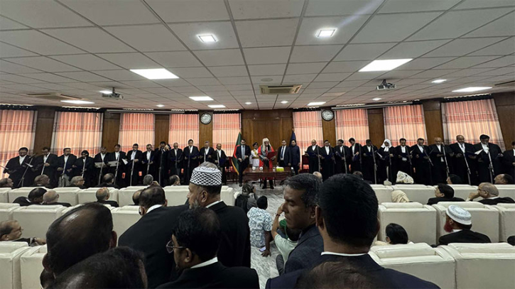 হাইকোর্টে নবনিযুক্ত ২৫ বিচারপতির শপথ গ্রহণ হাইকোর্টে নবনিযুক্ত ২৫ বিচারপতির শপথ গ্রহণ