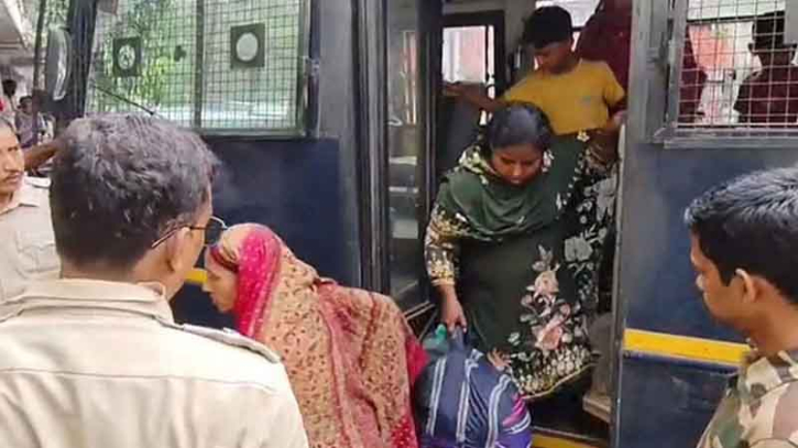 ৪৫ বাংলাদেশি গ্রেপ্তার, উত্তপ্ত পশ্চিমবঙ্গের রাজনীতি