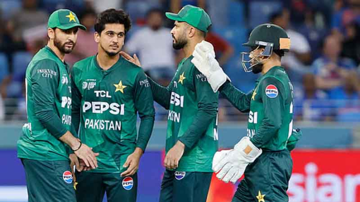 ভারত-পাকিস্তান ম্যাচে হাত না মেলানো বিতর্কে নতুন মোড়, পিসিবির বিরুদ্ধে আইসিসির অভিযোগ ভারত-পাকিস্তান ম্যাচে হাত না মেলানো বিতর্কে নতুন মোড়, পিসিবির বিরুদ্ধে আইসিসির অভিযোগ