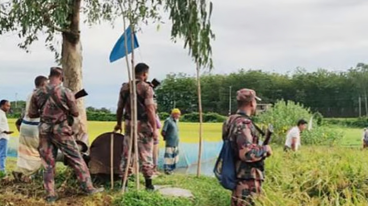 দিল্লি থেকে হাত-চোখ বেঁধে তাকে তোলা হয় উড়োজাহাজে, পরে বাংলাদেশ সীমান্ত পার করে দেয়া হয়